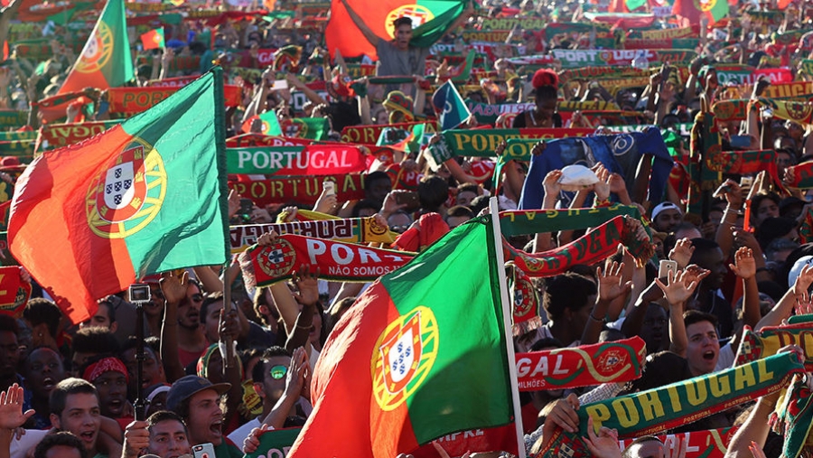 ФОТО: Португалчууд баяраа тэмдэглэж байна