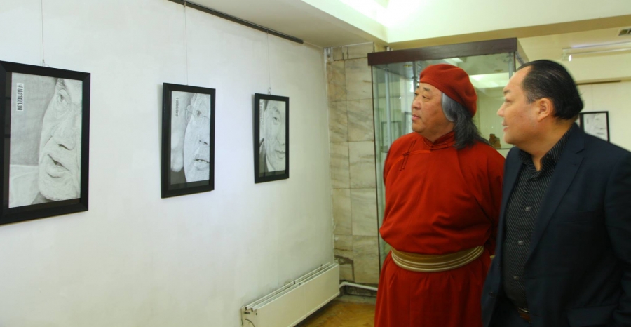 ФОТО: “Монгол Тулгатны 100 эрхэм”-ийн хөрөг үзэсгэлэн нээлтээ хийв