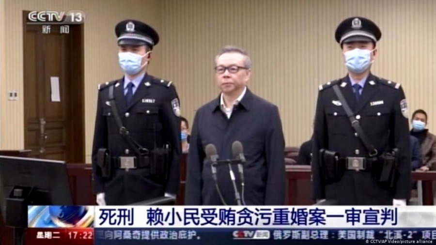 Хятадын банкир асан авлига, хээл хахуулийн хэрэгт холбогдож цаазаар авах ял сонсов