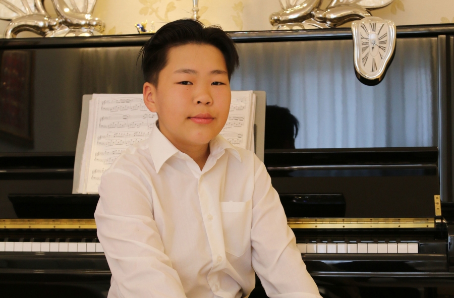 Алдарт ''Карнеги холл''-ын тайзнаа тоглох 12 настай Монгол хүү