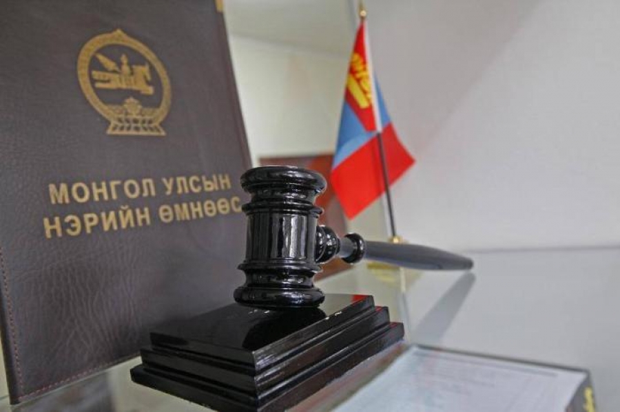 Монгол Улсын Ерөнхийлөгч анхан шатны шүүхийн 12 шүүгчийг томиллоо