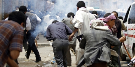 Йеменд бөмбөгдөлтөд өртөн 37 хүн амиа алдажээ