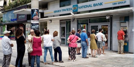 Грекийн банкууд үүдээ нээлээ