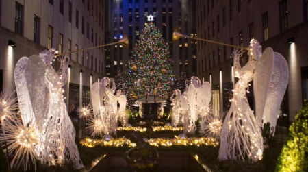 ФОТО: АНУ-ын гол гацуур баярын гэрлээ асаалаа