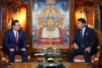 Монгол Улсын Ерөнхийлөгчид Улсын Их Хурлын дарга Үндсэн хуульд оруулсан өөрчлөлтийг биечлэн танилцууллаа
